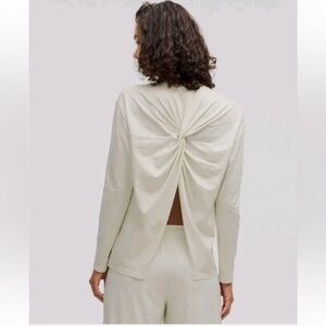 Lululemon Twist Back Long Sleeve Top Womens M Bone Pima Cotton Open Back Tee